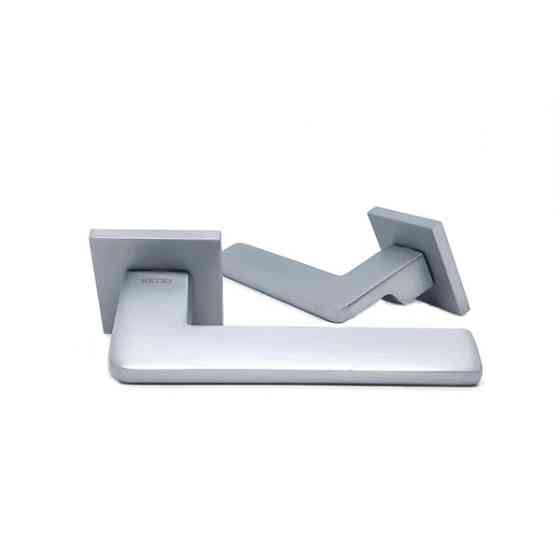 Ручка для дверей на квадратній розетці Кедр Ультра 21.220 MCP Хром матовий Київ