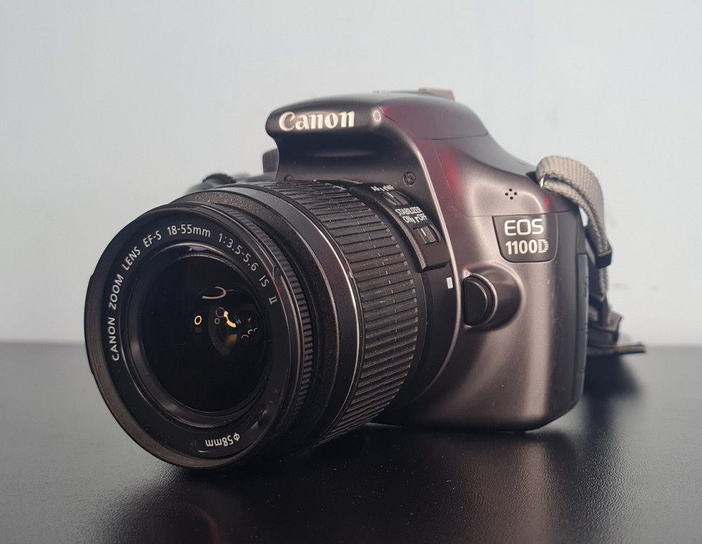 Дзеркальний фотоапарат Canon D1100 + об'єктив 18-55 мм + 64gb + сумка Клевань - фото 1