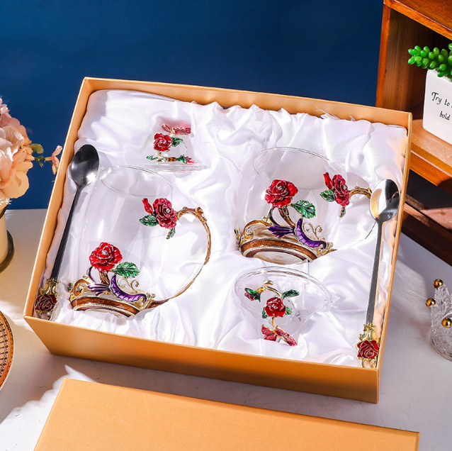 Набір чашок термостійких 350 та 320 мл з ложечкою та кришечкою Чайна пара Червона троянда Подарункова упаковка Кременчук - фото 1