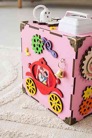 Маленький Бізікуб рожевий 23*23*23 Розвивальний куб для дівчинки Бізіборд Київ