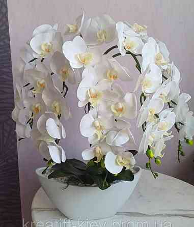 Штучна латексна орхідея преміум у білому керамічному кашпо на п'ять гілок біла Дніпро