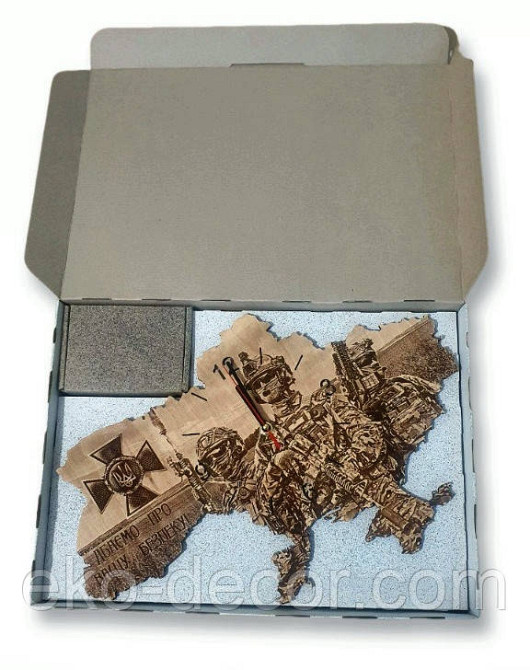 Деревянные настенные часы с подсветкой 