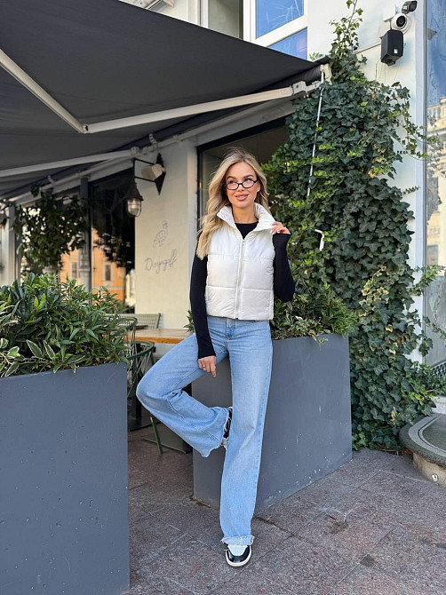 Жіноча утеплена жилетка на блискавці плащівка лак на синтепоні Одеса - фото 2