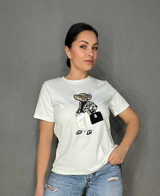 Футболка жіноча A-N 26007 базова однотонна нашивка ведмедик з сумкою середня довжина one size, білий, one size Київ - фото 9