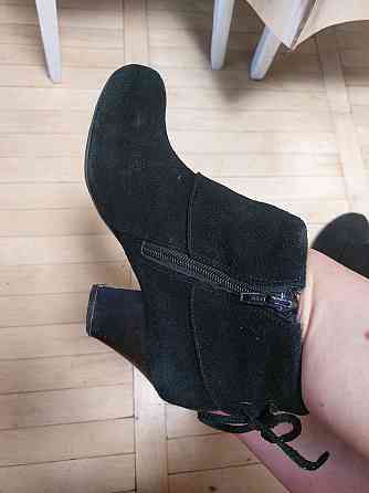 Женские ботинки короткие замшевые Б/У 38 черный Киев