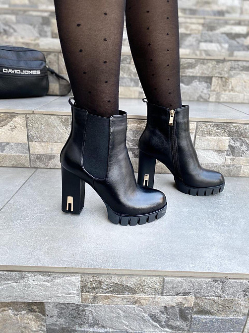 Жіночі черевики VELONY чорні натуральна шкіра каблук 9см висота 11см (71A-4-2) Коломия - фото 9