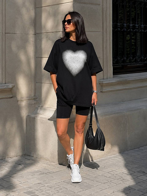 Футболка женская SHENG 6820 супер oversize широкая с большим сердцем из камней one size черная, черный, one size Киев - изображение 17