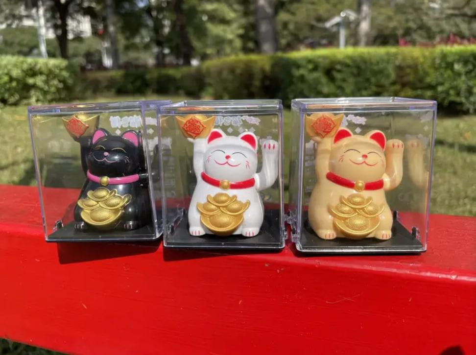 Мини-фигурка Манеки-неко на солнечных батареях – японский талисман удачи и богатства. Цвет желтый Киев - изображение 3