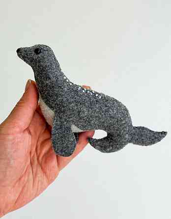 М’яка фетрова іграшка морський котик ручної роботи – безпечна розвиваюча іграшка Київ