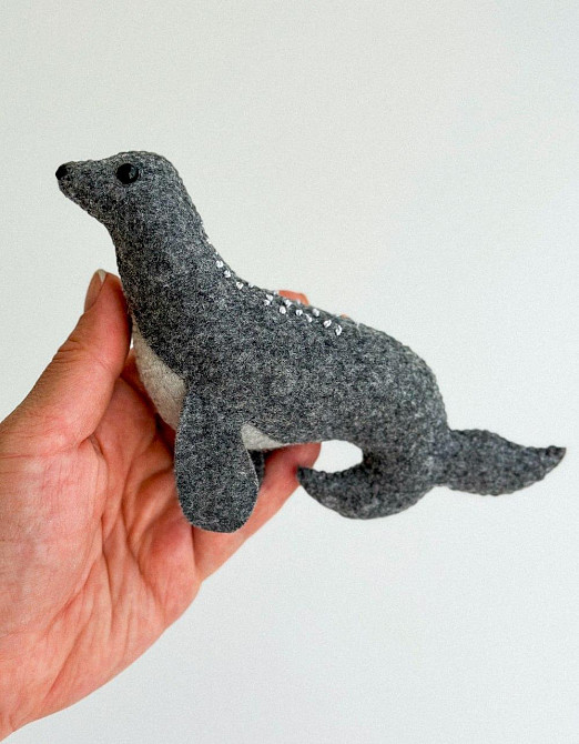 М’яка фетрова іграшка морський котик ручної роботи – безпечна розвиваюча іграшка Київ - фото 1