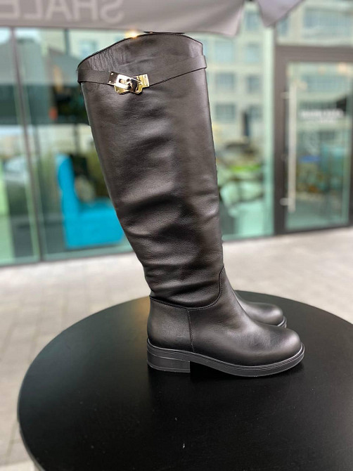 VLAMAX Стильні жіночі зимові чоботи шкіряні на низькому ходу чорні на хутрі C122 р. 36-41 Коломия - фото 9