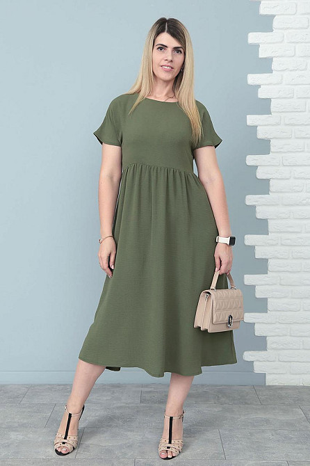 Летнее платье миди свободного кроя 