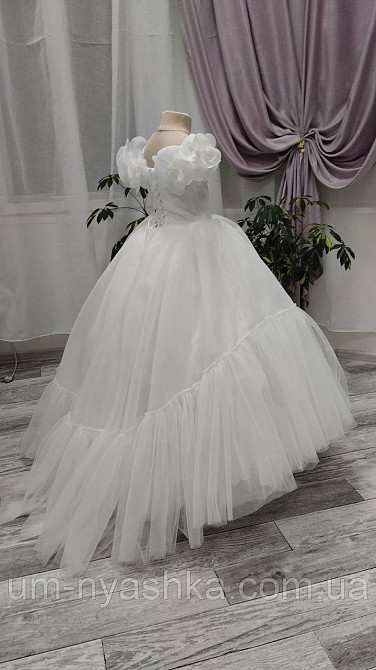 Длинное белое платье со шлейфом на рост 128-140 Кривой Рог - изображение 6