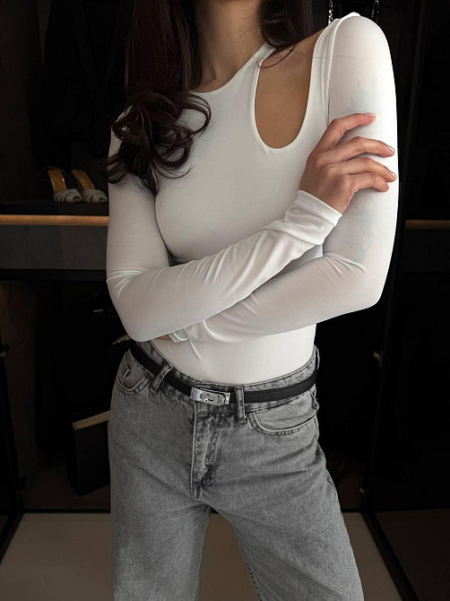 Жіноче стильне асиметричне боді з довгими рукавами трикотаж масло Одеса - фото 6