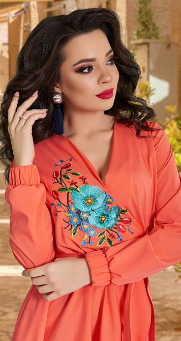 Платье с красивой вышивкой (42) Киев - изображение 3