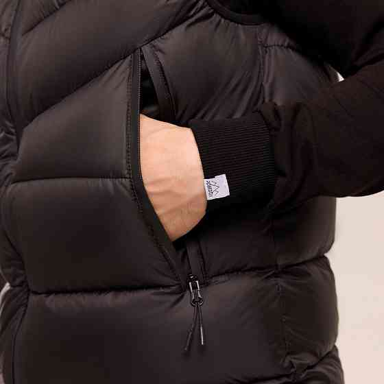 Чоловіча чорна жилетка Pobedov Puffer Київ