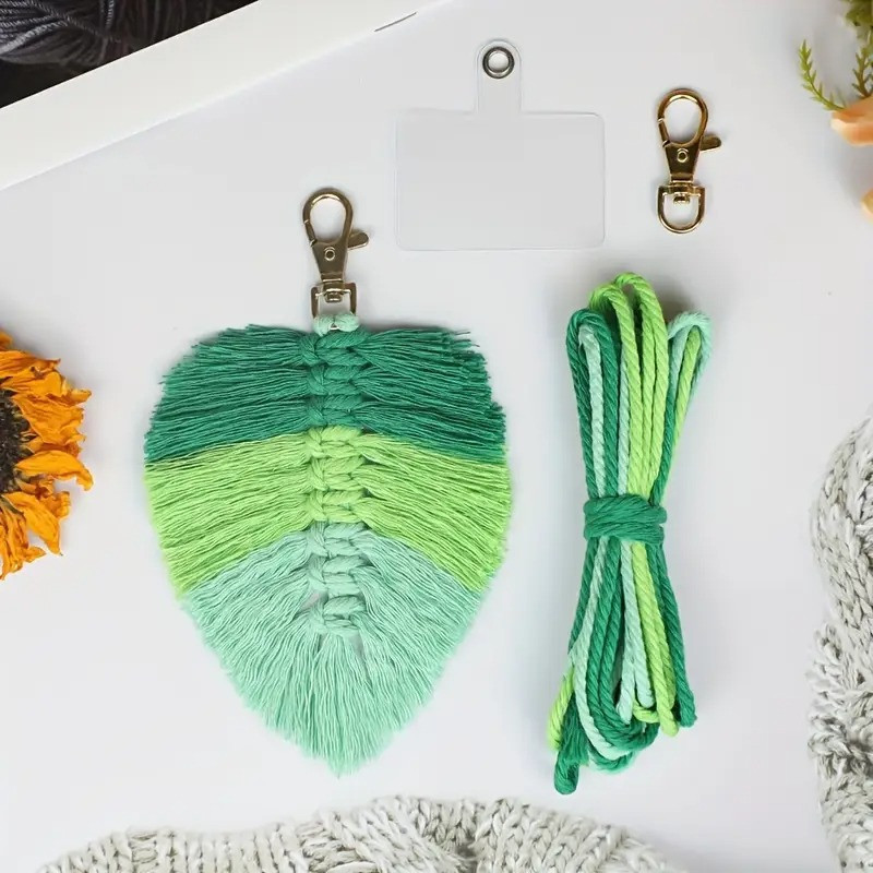 Набор макраме для творчества и ручного вязания брелока для ключей или декора на сумку 10х16см,зелёный Каменец-Подольский - изображение 1