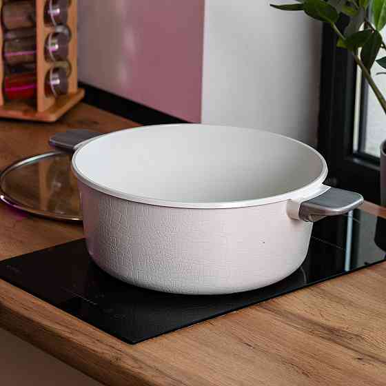 Алюминиевая кастрюля с керамическим антипригарным покрытием 7.7 л Ø 30 см белая MGC HP-4-455W Киев