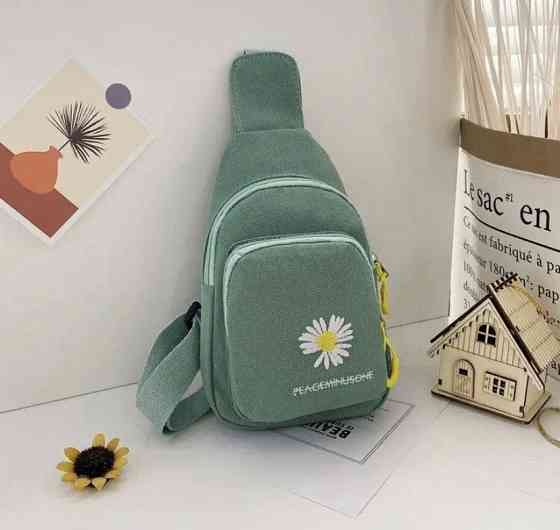 Маленькая женская сумочка через плече нагрудная сумочка для девочек зеленая размер сумки 24*16*5см, 2 кармана Киев