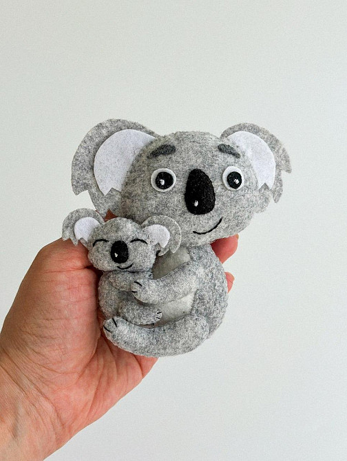 М’яка фетрова іграшка коала ручної роботи – безпечна розвиваюча іграшка Київ - фото 1