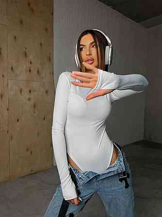 Жіноче зручне базове боді з розрізом під пальчик мікродайвінг Білий Одеса