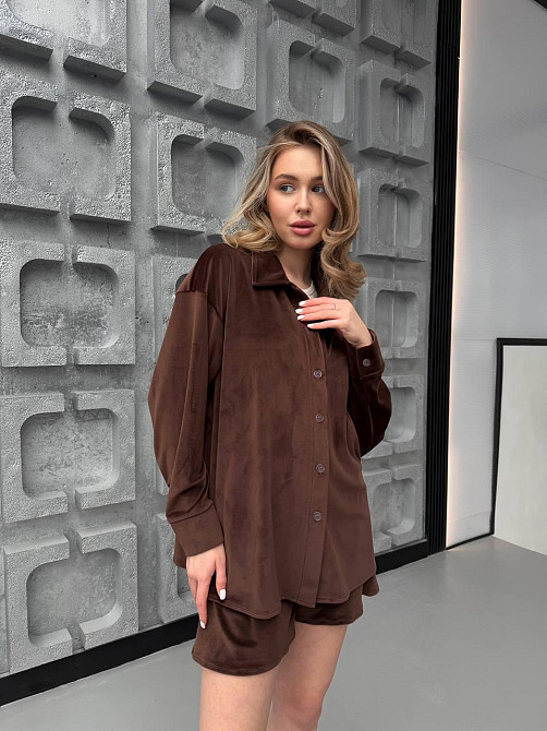 Женский прогулочный оверсайз костюм двойка: рубашка и шорты турецкий велюр спорт Шоколад Одесса - изображение 8