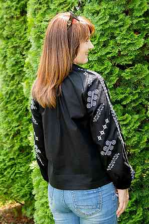 Вышиванка женская, льняная,  длинный рукав, черная Киев