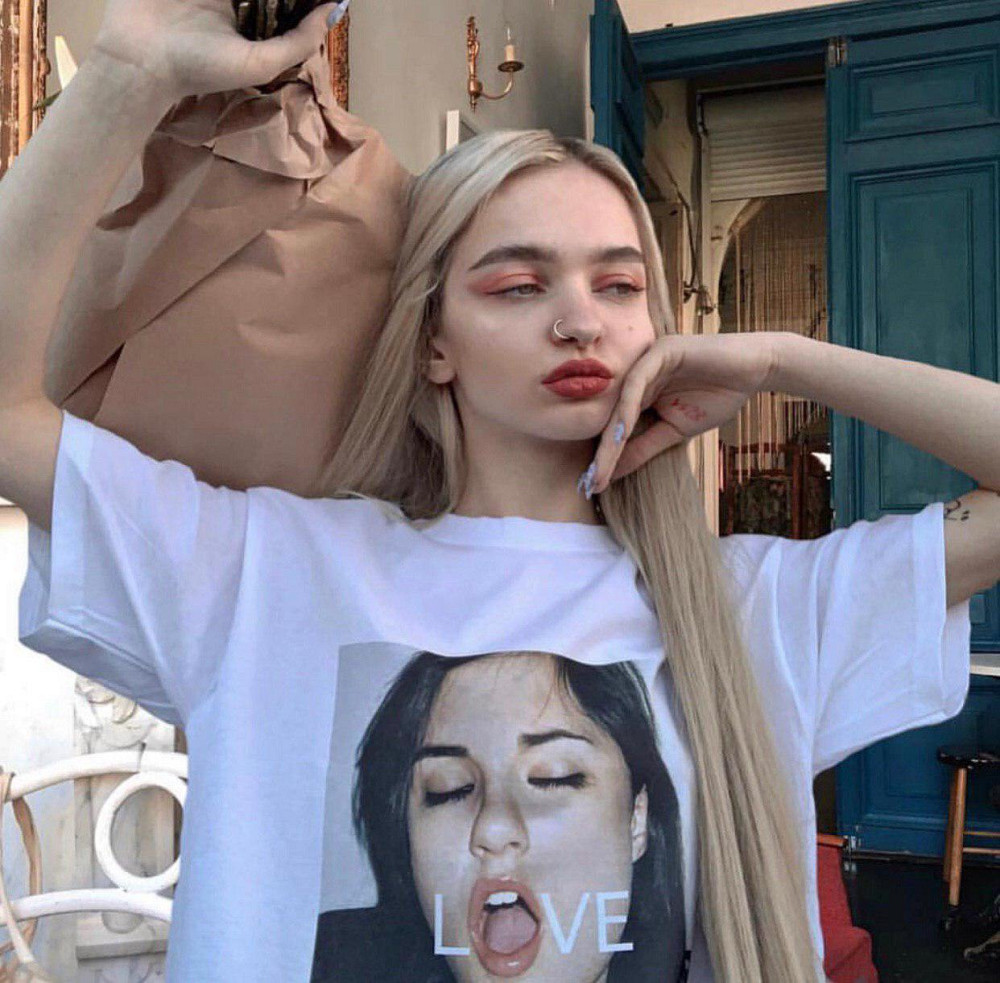 Біла жіноча футболка з малюнком LOVE Чернівці - фото 1