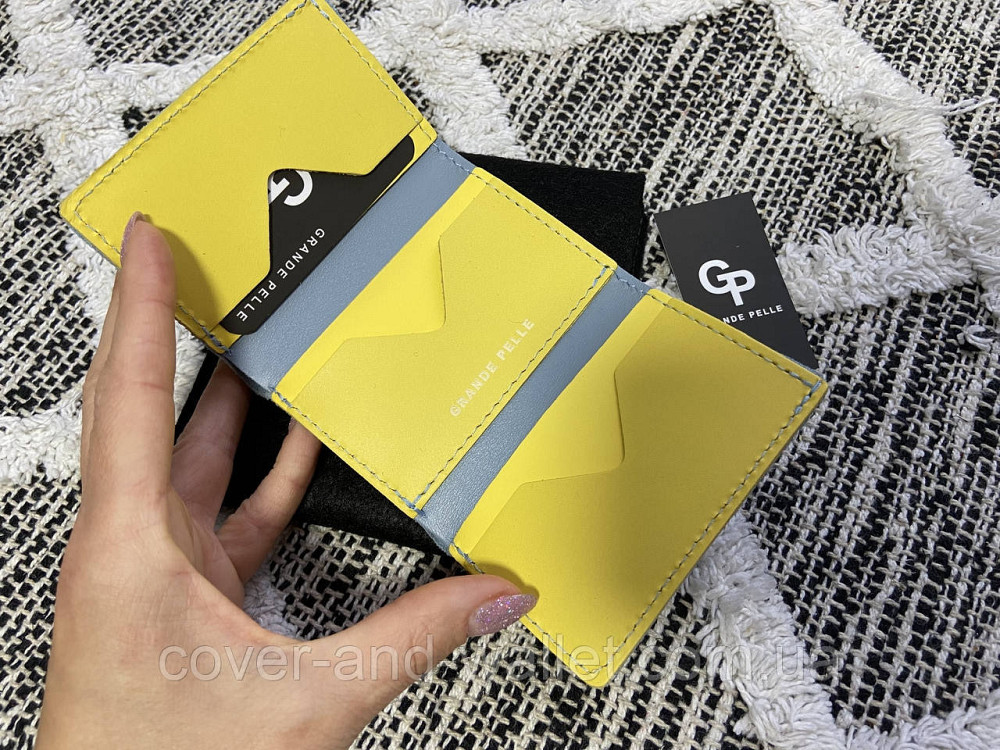 Жіночий маленький жовто-блакитний гаманець на магнітах із тисненням З Україною в серці Grande Pelle Київ - фото 5