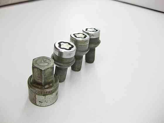 Mercedes-Benz  B66470153 Комплект секретних ступичних болтів M12 x 1.5 x 21 мм C-Class W203 CLK C208 SLK R170 R171 Одесса