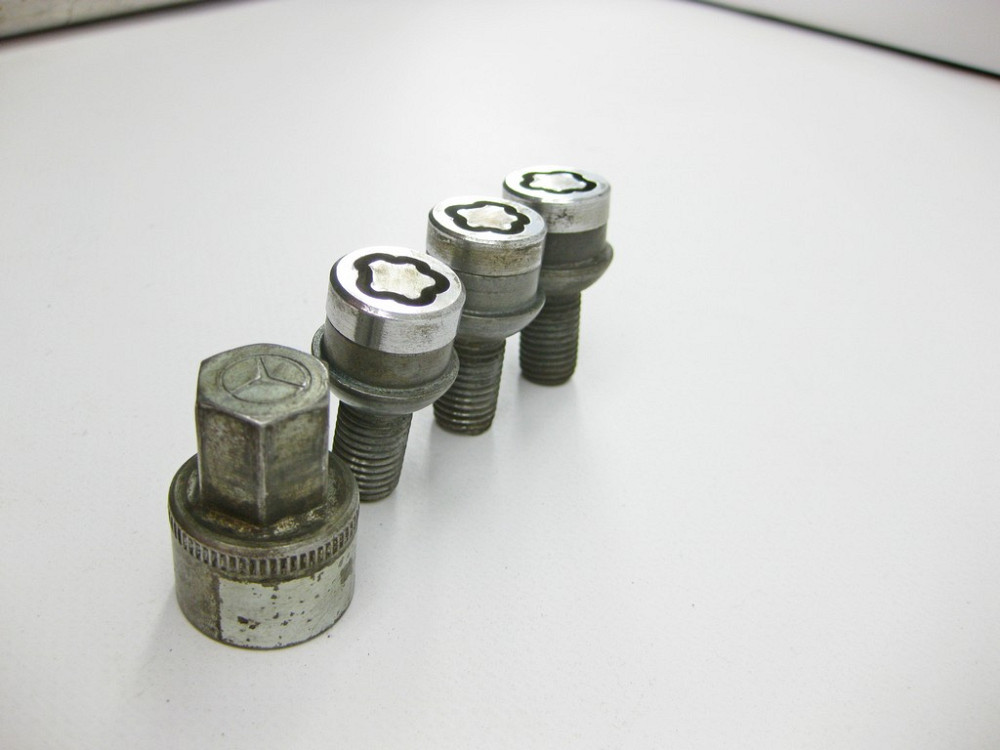 Mercedes-Benz  B66470153 Комплект секретних ступичних болтів M12 x 1.5 x 21 мм C-Class W203 CLK C208 SLK R170 R171 Одесса - изображение 5