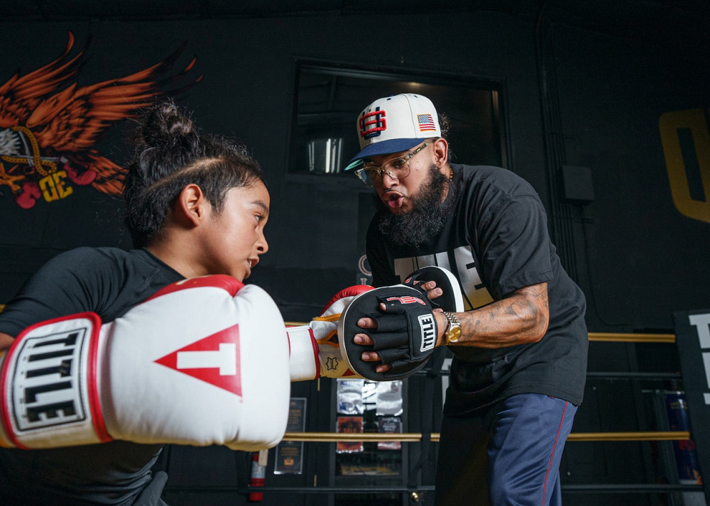 Лапи боксерські TITLE Boxing Gel Tech Punch Mitts 2.0 Black Каменское - изображение 4