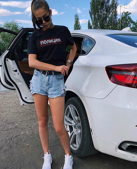 Чорна жіноча футболка з написом -ПОЛІЦІЯ Чернівці - фото 1