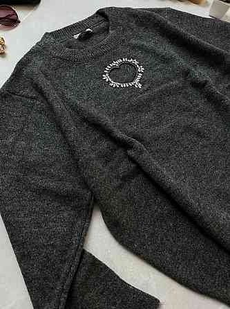 Жіночий светр універсального розміру з вирізом у формі серця машинне в'язання Антрацит Одеса