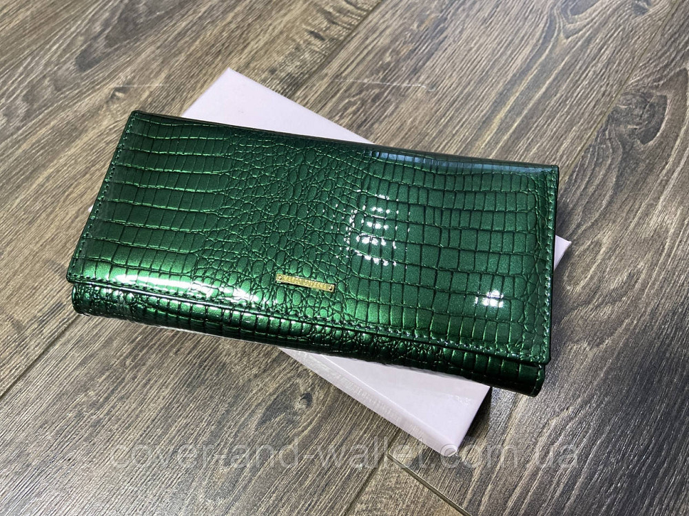 Лаковий зелений жіночий гаманець на магнітах з натуральної шкіри Marco Coverna MC-403-6061 Київ - фото 1