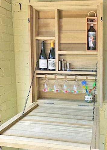 Настенный бар 