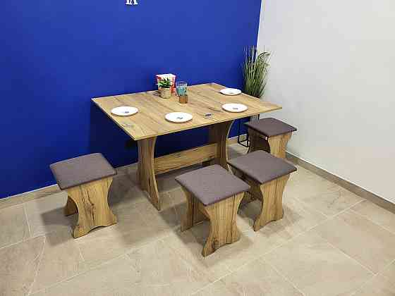 Стол на кухню и 4 мягких табурета (комплект) Дуб Флагшток Львов