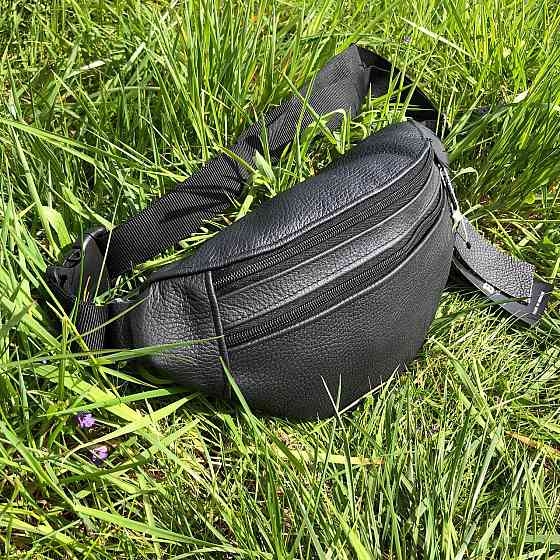 Чорна зручна бананка чоловіча, Чоловіча бананка з ремінцем на плече Барсетка-бананка шкіряна ON-38 Івано-Франківськ