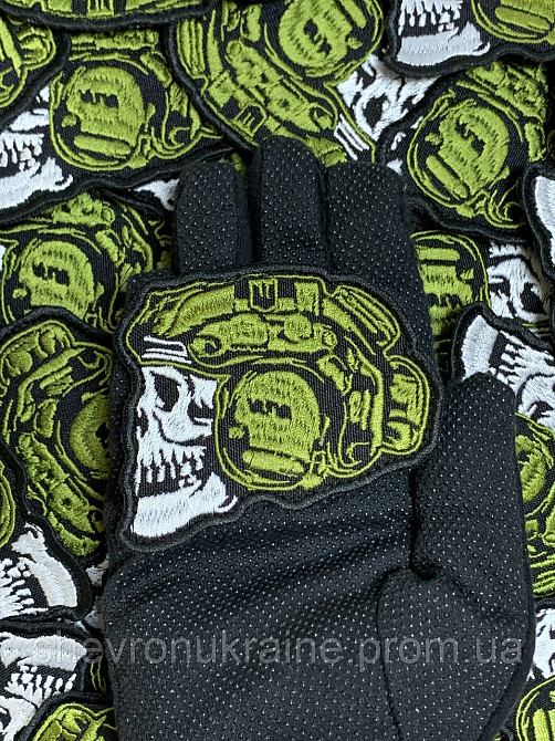 Шеврон Череп у шоломі. Реколор (Форма контурна. На липучці) Розмір 7x8см Київ - фото 6