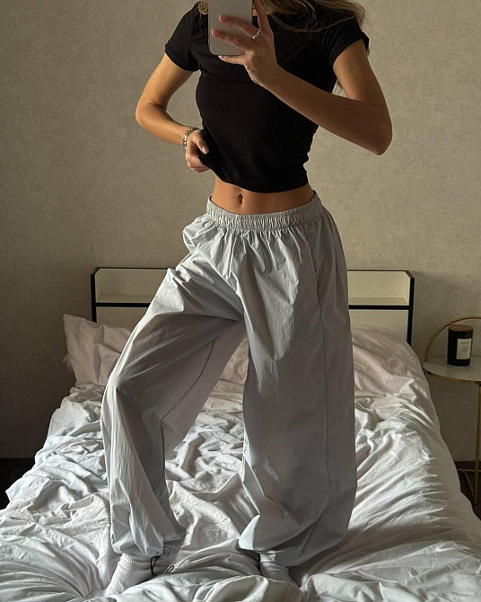 Женские спортивные оверсайз штаны матовая плащевка жатка Серый Одесса - изображение 1