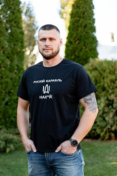 Футболка с вышивкой 