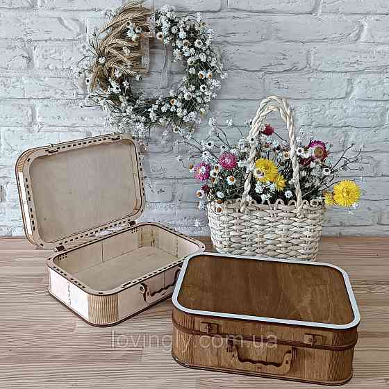 Дерев'яна коробка - валіза відтінок горіх 28/18/9 см Ірпінь