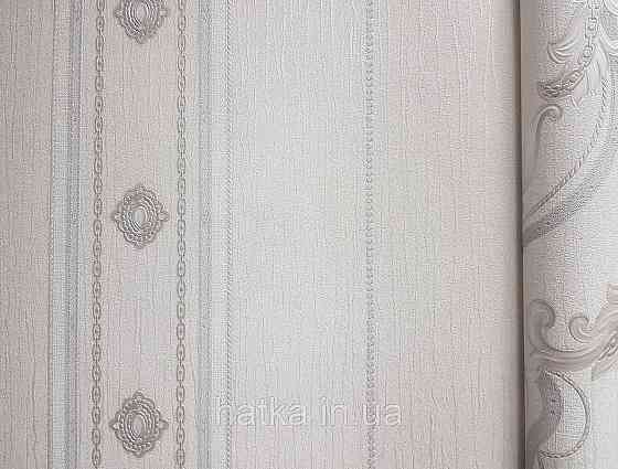 Шпалери вінілові на флізеліні AdaWall Seyyah 1.06х10 смуги широкі завитки розетки структурні білі срібло Київ