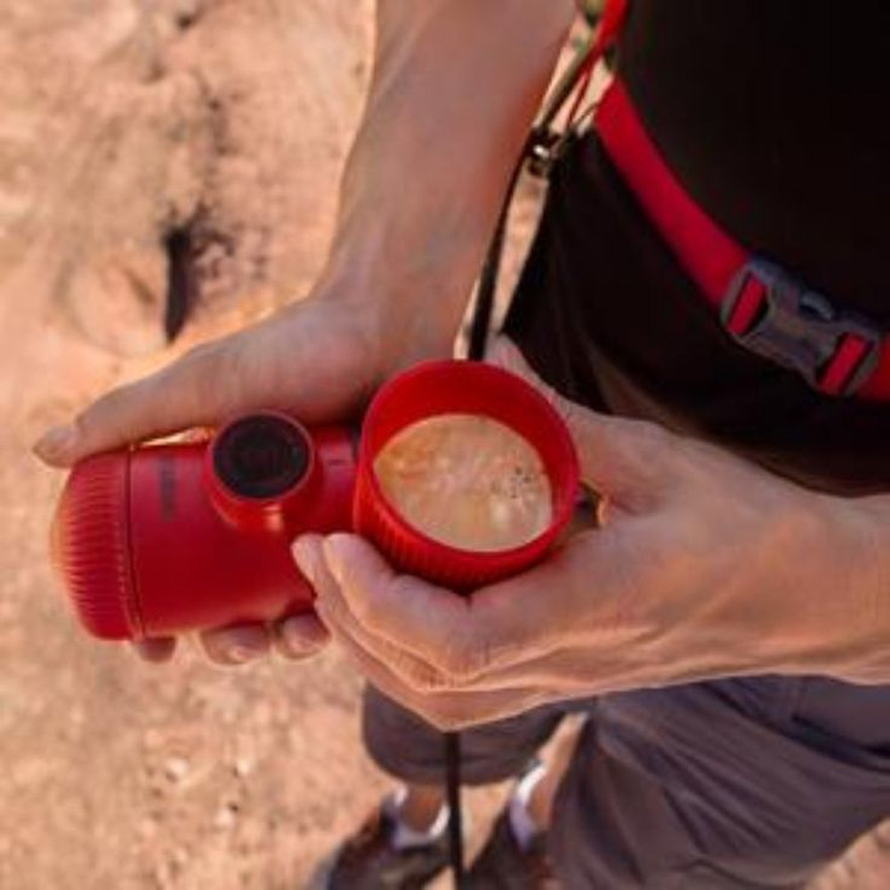 Портативна еспресо-кавоварка Wacaco Nanopresso червона з чохлом, механічна, для меленої кави Київ - фото 13