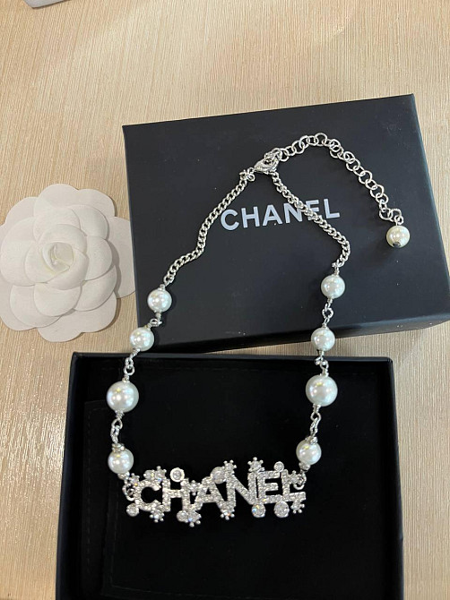 Кольє з логотипом Шанель / Chanel підвіска з цирконами і перлами Одеса - фото 4