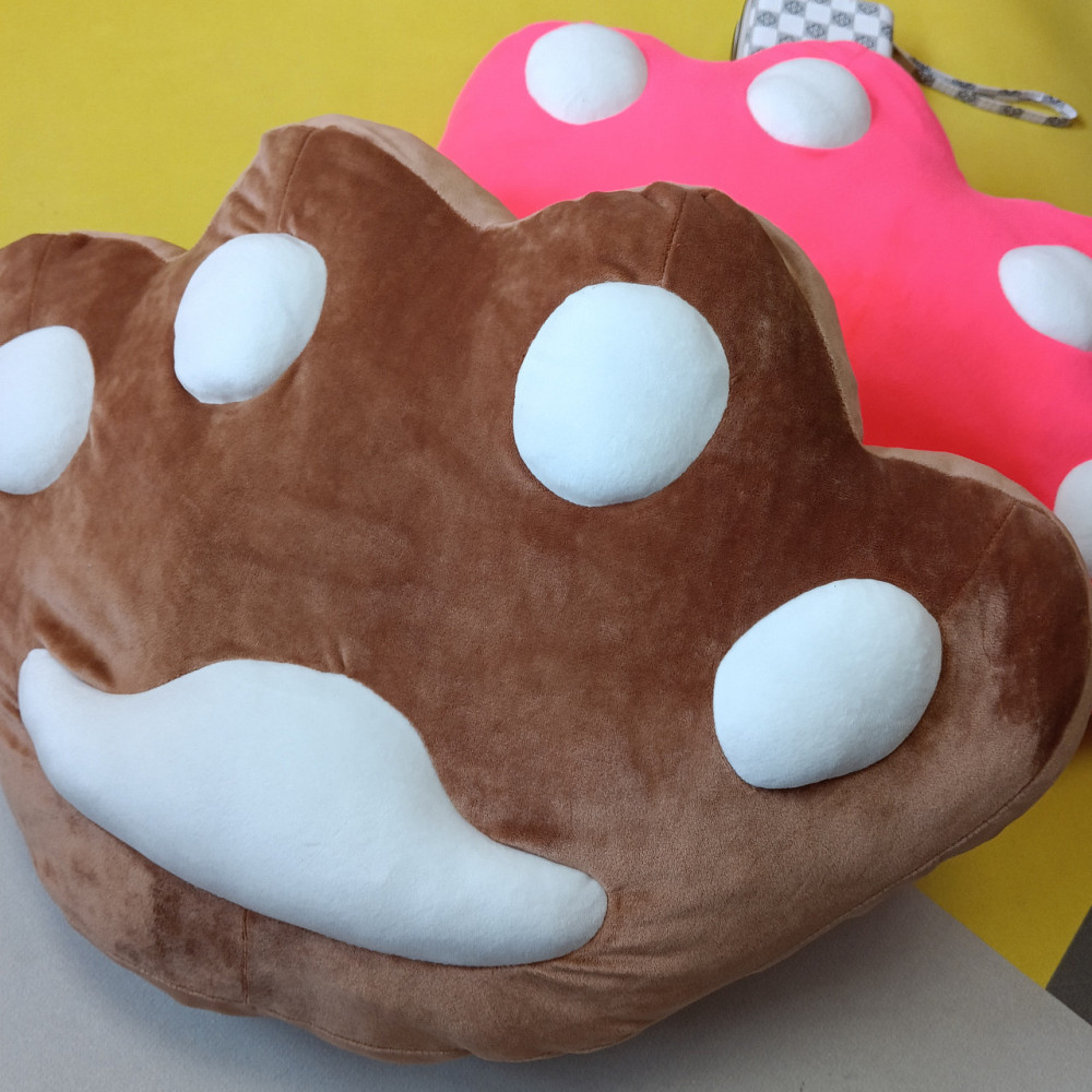 Велика лапка подушка шоколад 50*40см Киев - изображение 1