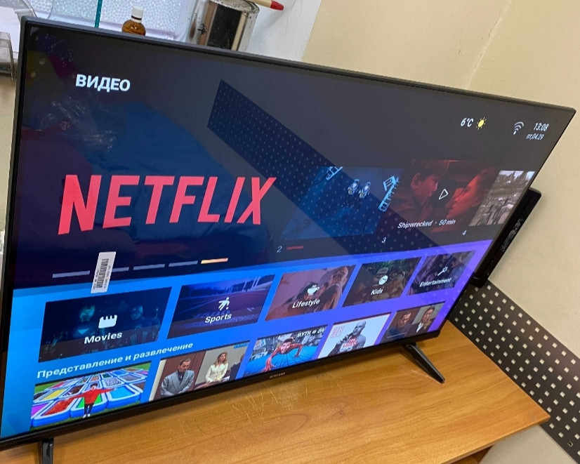 Телевизор: Безрамный, 4К Samsung TV 45