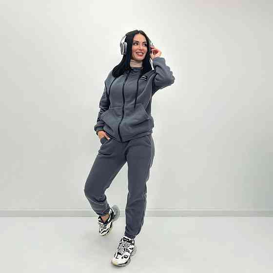 Женский спортивный костюм c нашивками 