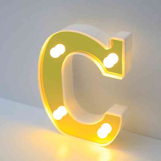 Объемная буква C led маленькая 16 на 14 см золотистый Киев