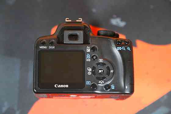 Зеркальный фотоаппарат Canon EOS 1000D + 18-55мм. Комплект. Б\У Киев